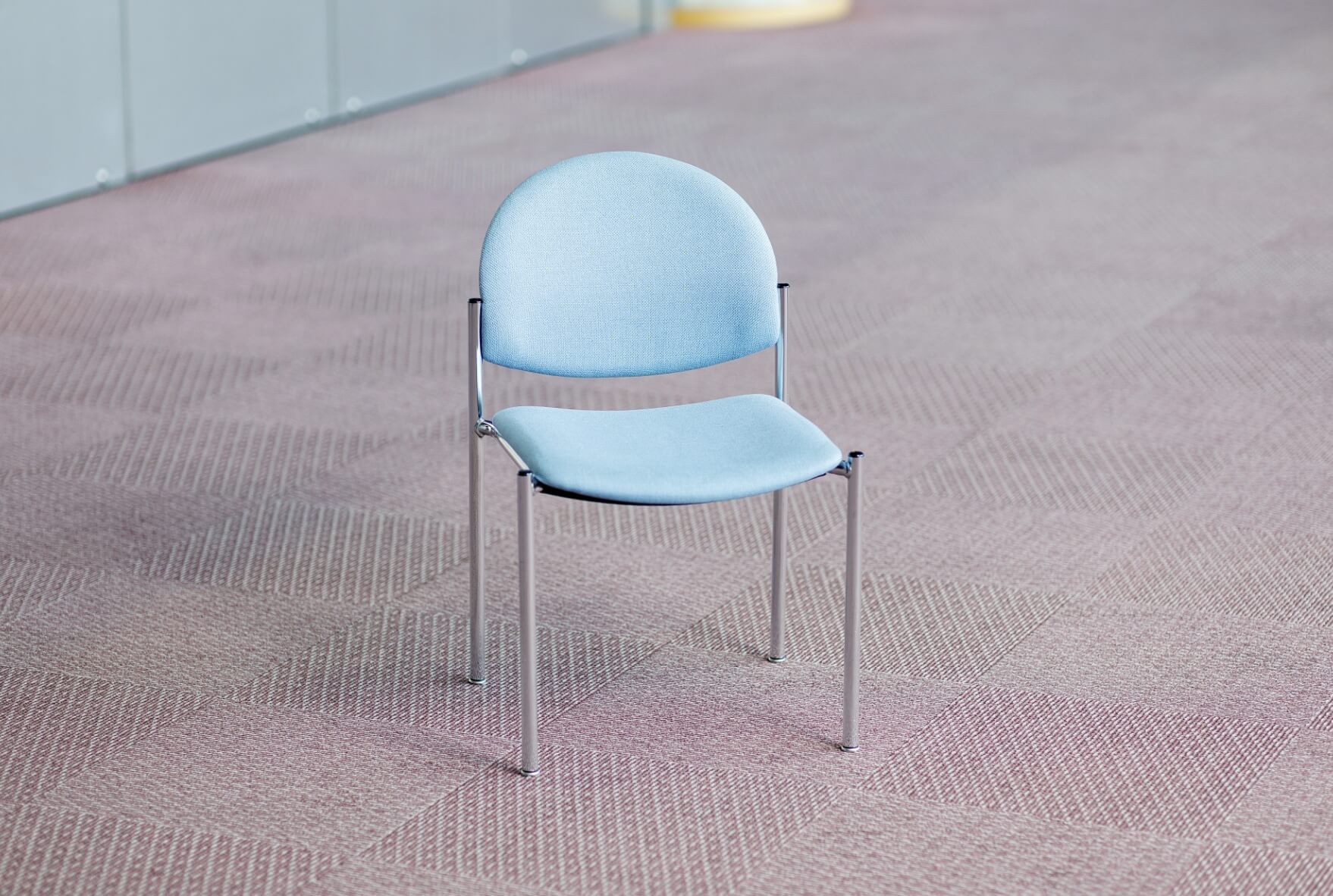 水色の椅子